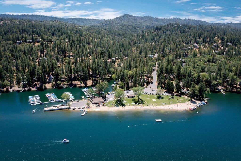 Lakeside Retreat: Pine Mountain Luxury Near Yosemite Groveland Exterior photo