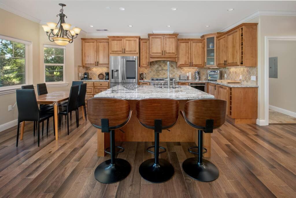 Lakeside Retreat: Pine Mountain Luxury Near Yosemite Groveland Exterior photo