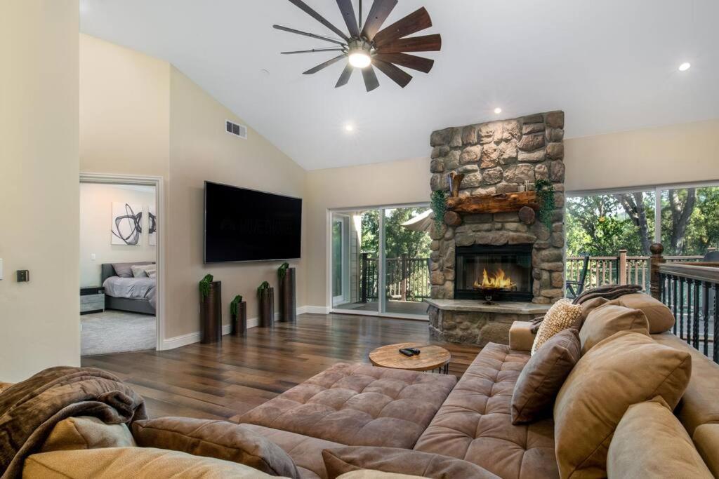 Lakeside Retreat: Pine Mountain Luxury Near Yosemite Groveland Exterior photo