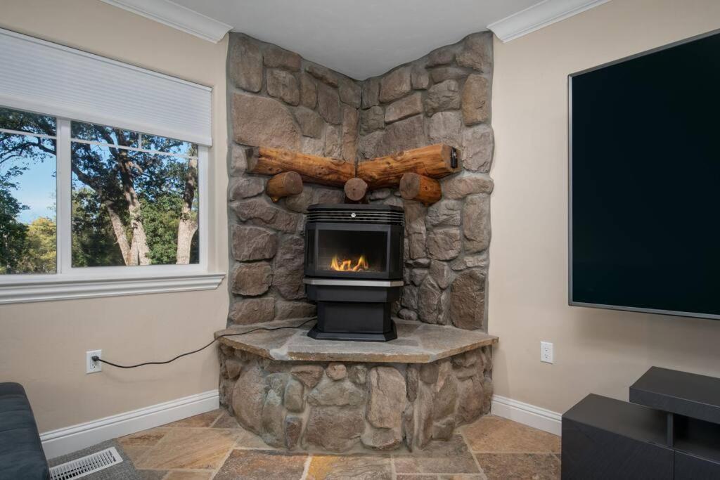 Lakeside Retreat: Pine Mountain Luxury Near Yosemite Groveland Exterior photo