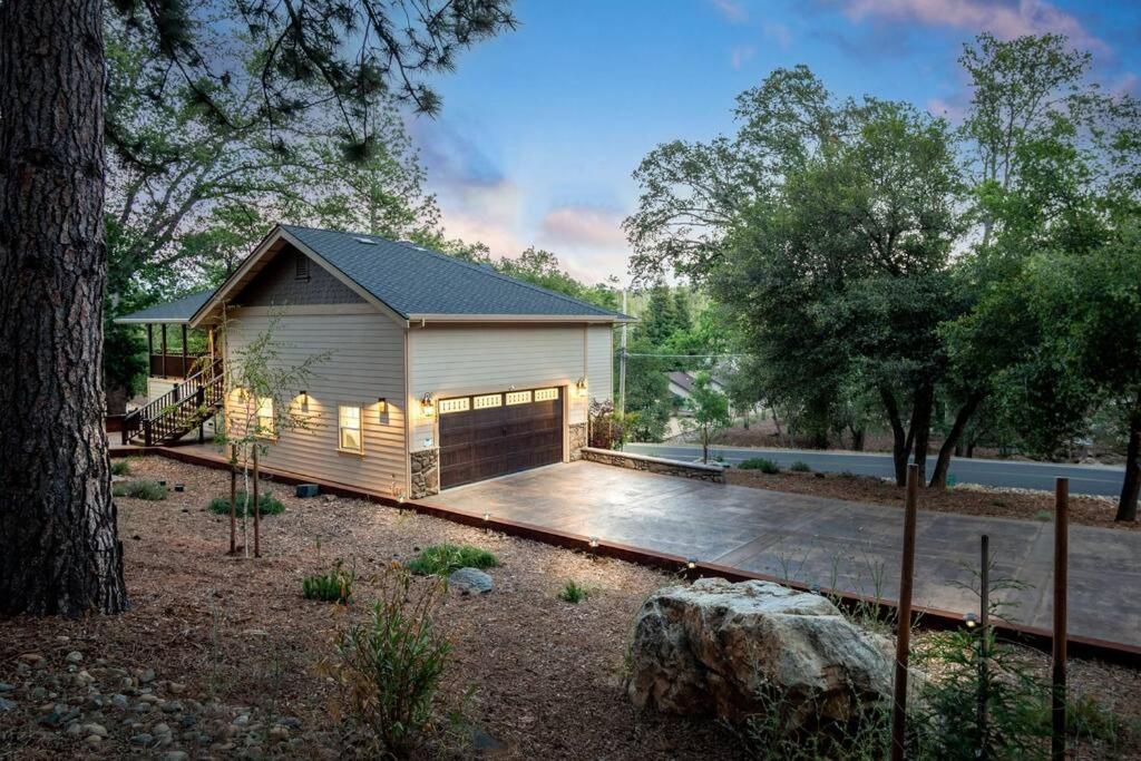 Lakeside Retreat: Pine Mountain Luxury Near Yosemite Groveland Exterior photo